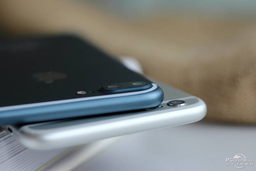 New Photos of Alleged Working Dark Blue iPhone 7 Plus  [Images]