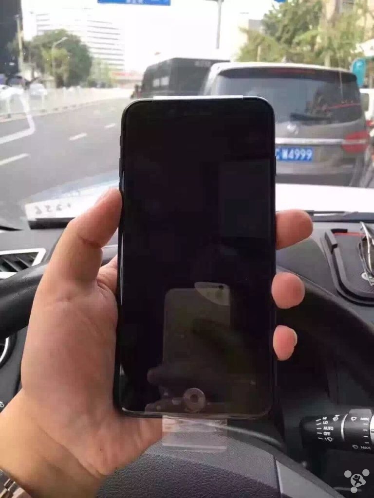 Early Iphone 7 Unboxing Photos Jet Black Model Comes In Black Box Photos Iclarified