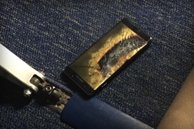 Replacement Samsung Galaxy Note 7 Catches Fire on a Southwest Plane
