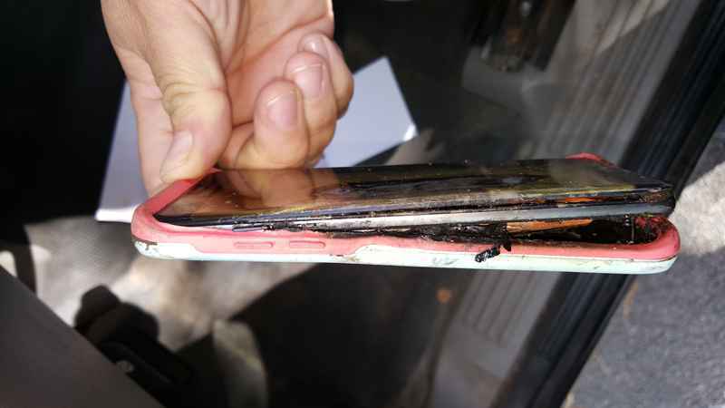 Another Replacement Samsung Galaxy Note 7 Catches Fire [Video]