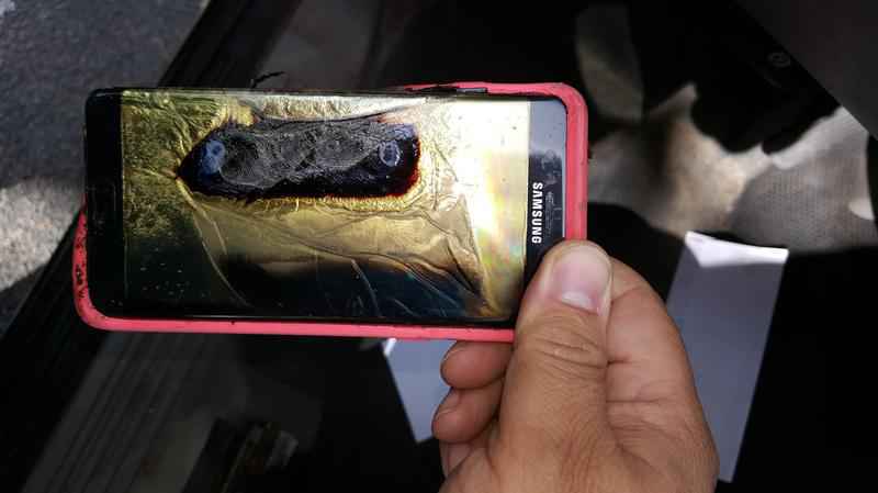 Another Replacement Samsung Galaxy Note 7 Catches Fire [Video]