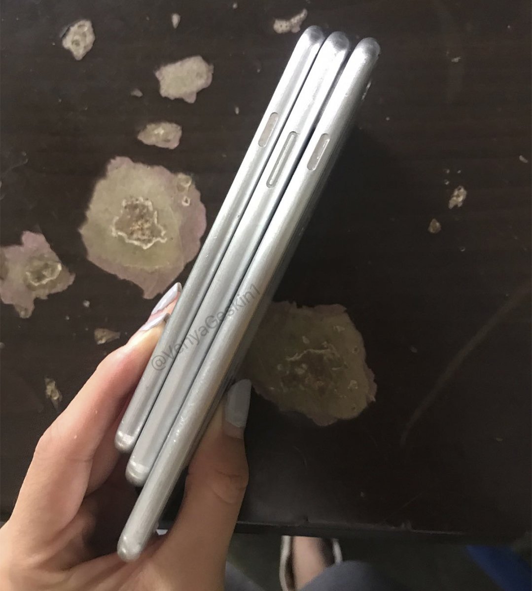 Alleged iPhone 8, iPhone 7s, iPhone 7s Plus Cases and Molds [Photos]