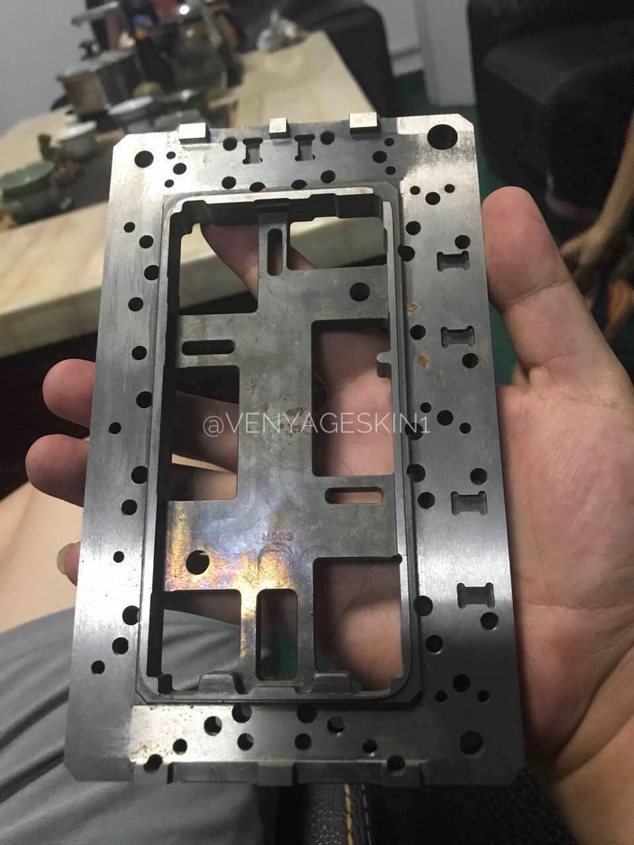 Alleged iPhone 8 Mold [Photos]