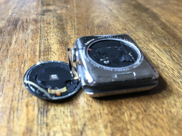 Apple Will Repair Your First Generation Apple Watch With Detached Back Cover for Free