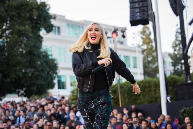 Gwen Stefani Performs for Apple [Video]