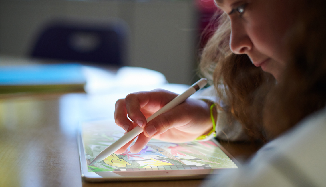 Apple Officially Unveils New 9.7-inch iPad with Apple Pencil Support