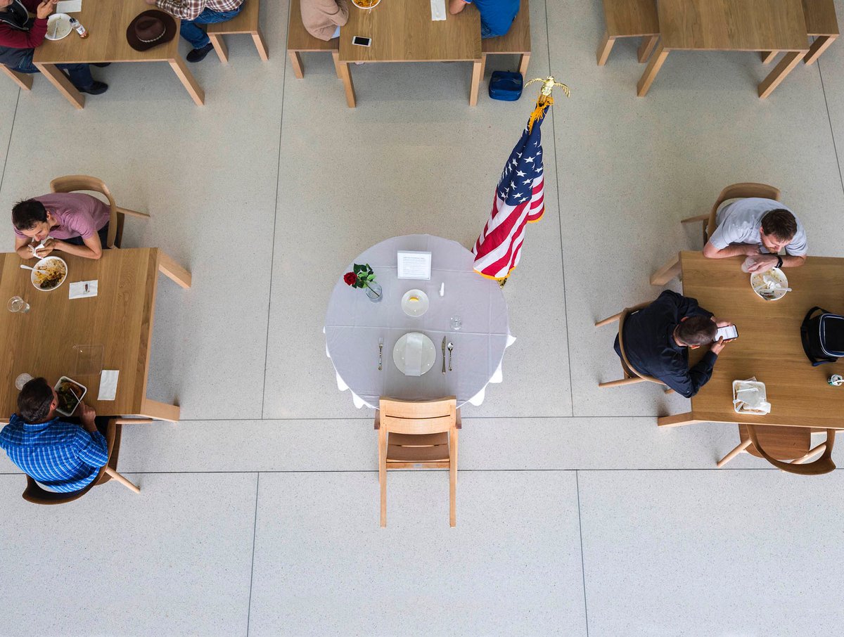 Apple Commemorates Memorial Day With Remembrance Table
