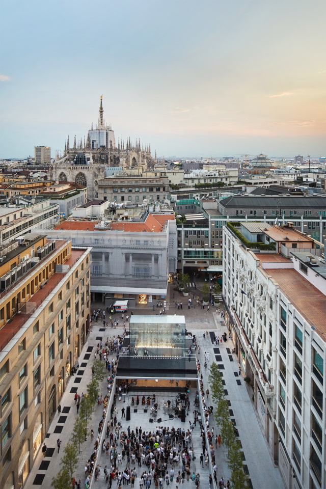 Photos From the Apple Piazza Liberty Store Grand Opening