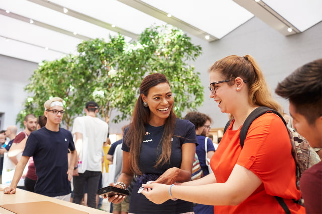 Photos From the Apple Piazza Liberty Store Grand Opening