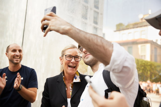 Photos From the Apple Piazza Liberty Store Grand Opening