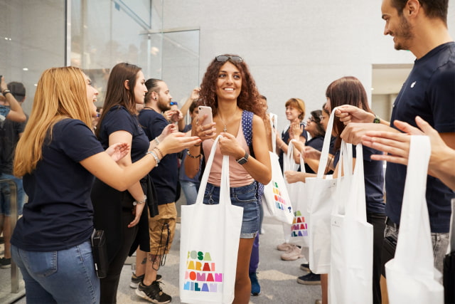 Photos From the Apple Piazza Liberty Store Grand Opening