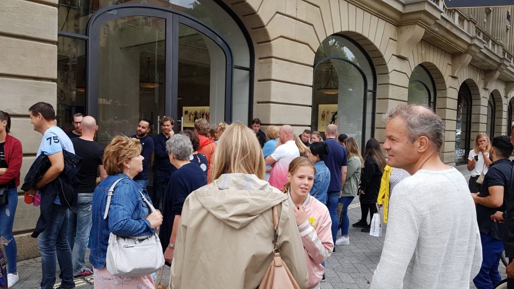 Amsterdam Apple Store Evacuated After iPad &#039;Exploded&#039;