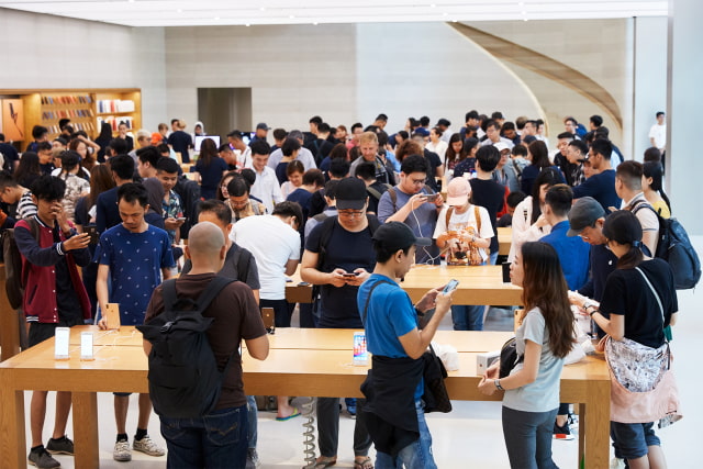 Apple Shares iPhone XS, iPhone XS Max and Apple Watch Series 4 Launch Day Photos