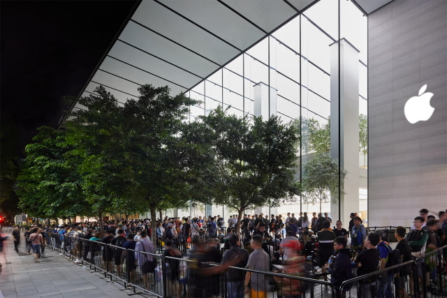 Apple Shares iPhone XS, iPhone XS Max and Apple Watch Series 4 Launch Day Photos Apple Shares iPhone XS, iPhone XS Max and Apple Watch Series 4 Launch Day Photos