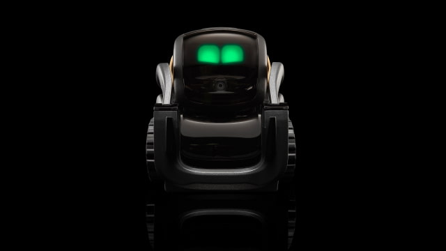 Vector: Anki's tiny robot that wants to hang 