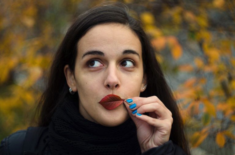 Samsung Uses Stock DSLR Photo to Fake Portrait Mode Camera Results