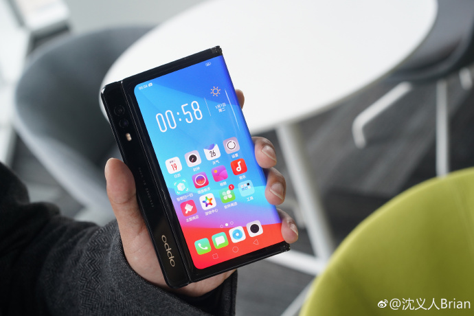 Oppo Shows Off Foldable Smartphone [Images]