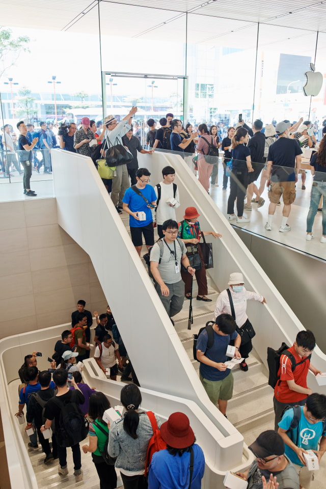 Apple Opens Xinyi A13 Retail Store in Taipei [Photos]