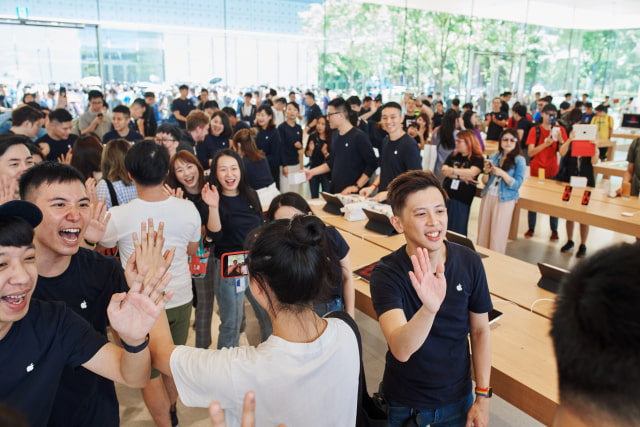 Apple Opens Xinyi A13 Retail Store in Taipei [Photos]