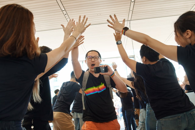 Apple Opens Xinyi A13 Retail Store in Taipei [Photos]