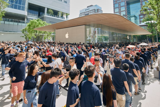 Apple Opens Xinyi A13 Retail Store in Taipei [Photos]