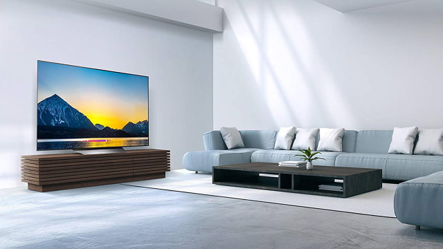 Get $600 Off an LG B8 55-Inch 4K Smart OLED TV [Deal]