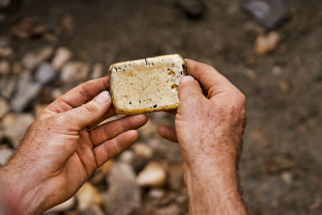 Apple to Source Gold From Miners Who Commit to Restoring the Land They&#039;re Operating On