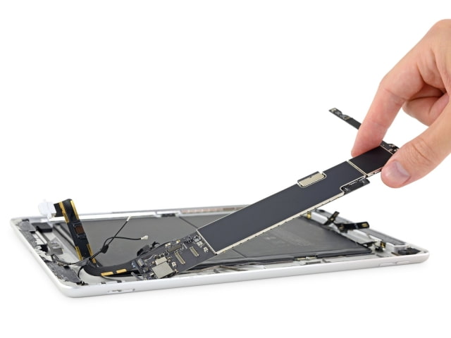 iFixit Posts Teardown of the New iPad 7 [Images]