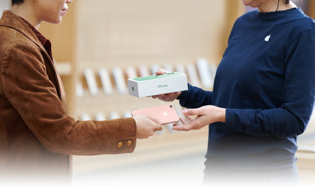One-Third of Apple Store Customers Are Trading In Their Old Devices
