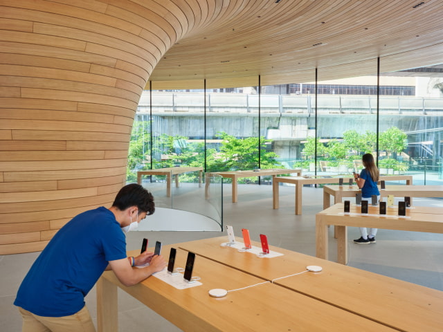 Apple Unveils Its First-Ever All-Glass Design Retail Store [Photos]