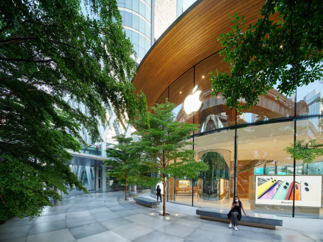 Apple Unveils Its First-Ever All-Glass Design Retail Store [Photos]