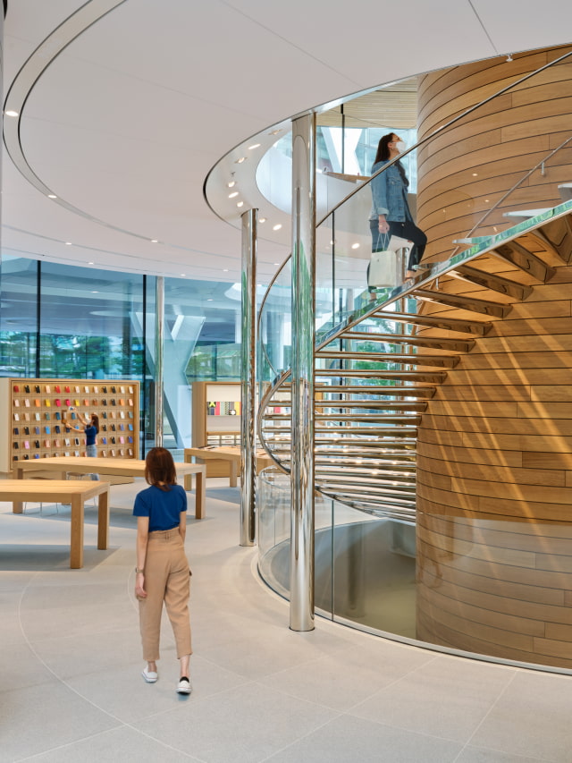 Apple Unveils Its First-Ever All-Glass Design Retail Store [Photos]