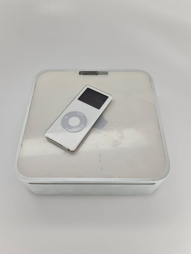 Check Out This Prototype Mac Mini With a Built-in iPod Dock [Images]