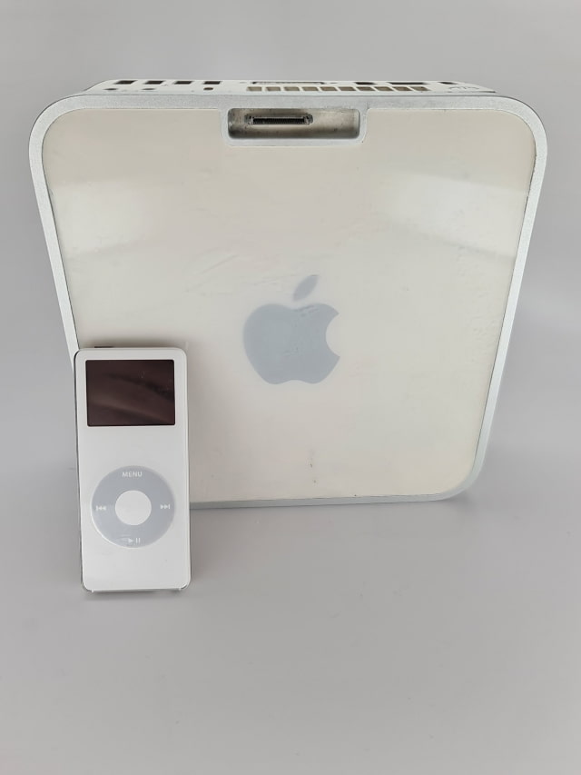 Check Out This Prototype Mac Mini With a Built-in iPod Dock [Images]