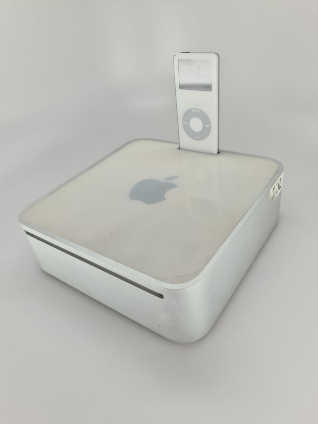 Check Out This Prototype Mac Mini With a Built-in iPod Dock [Images]