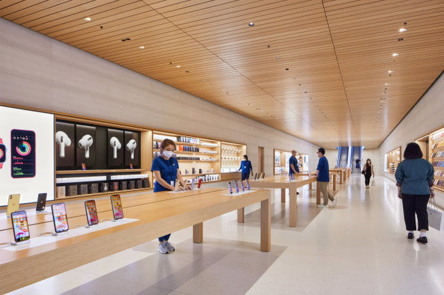 Apple&#039;s Newest Retail Store Sits on the Waters of Marina Bay in Singapore [Photos]