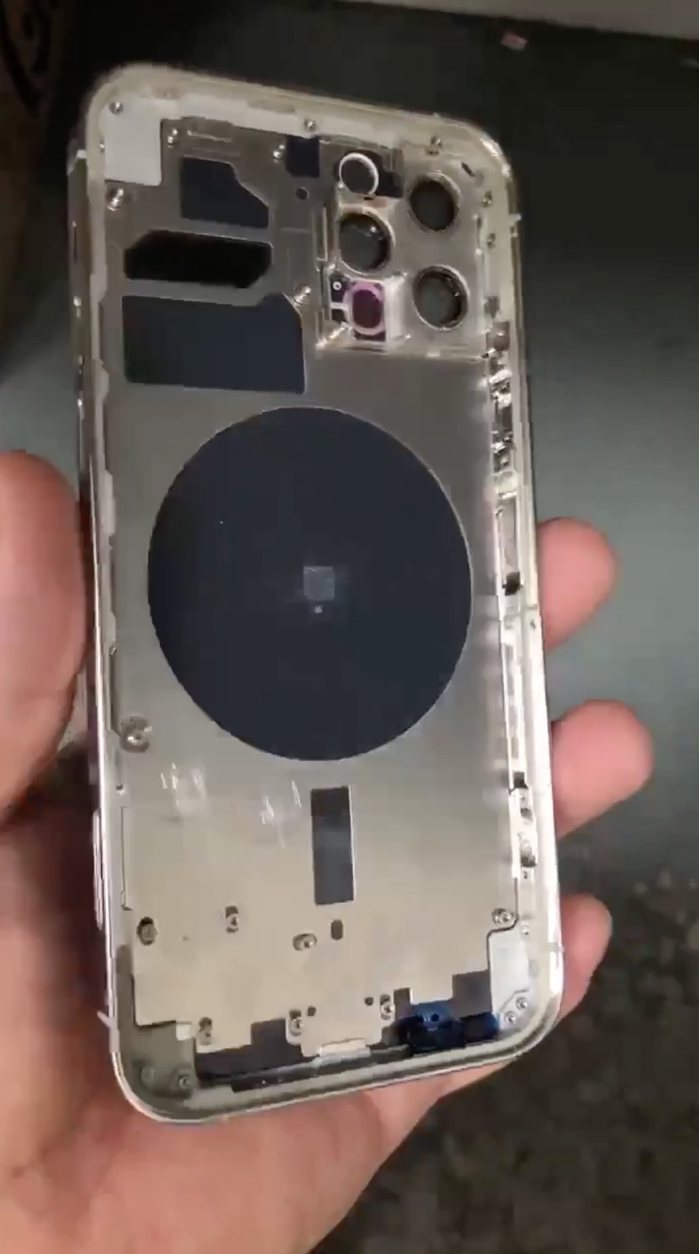 Check Out This Alleged &#039;iPhone 12 Pro&#039; Chassis [Video]