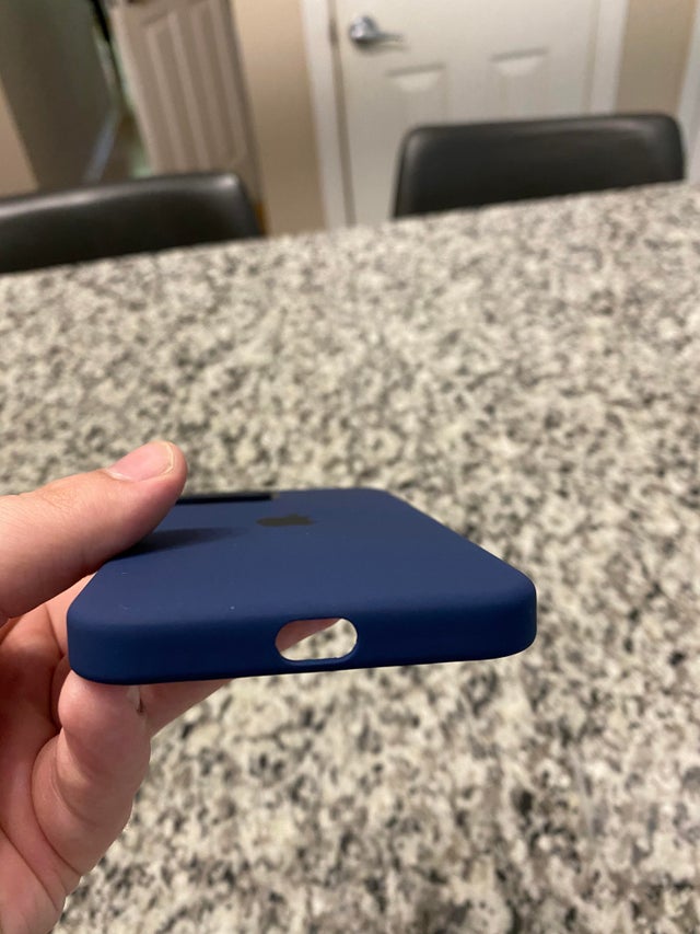 Apple Ships iPhone 12 Cases Without Speaker Holes to Some Customers [Images]