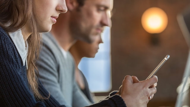 European Consumer Organizations Sue Apple for $217 Million Over iPhone Slowdown