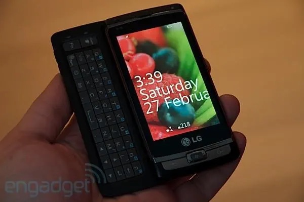 A Glimpse At The First Windows Phone 7 Device [Video]