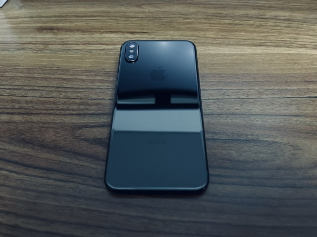 Check Out This iPhone X Prototype in 'Jet Black' [Photos]
