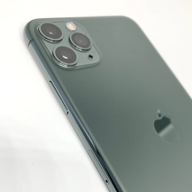 Check Out This &#039;Extremely Rare&#039; iPhone 11 Pro With a Misaligned Apple Logo [Photos]