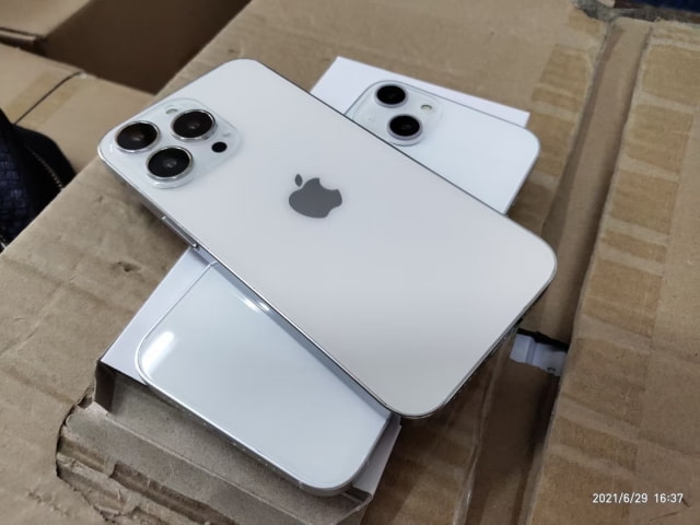 New &#039;iPhone 13&#039; Dummy Models Corroborate Rumored Design [Images]