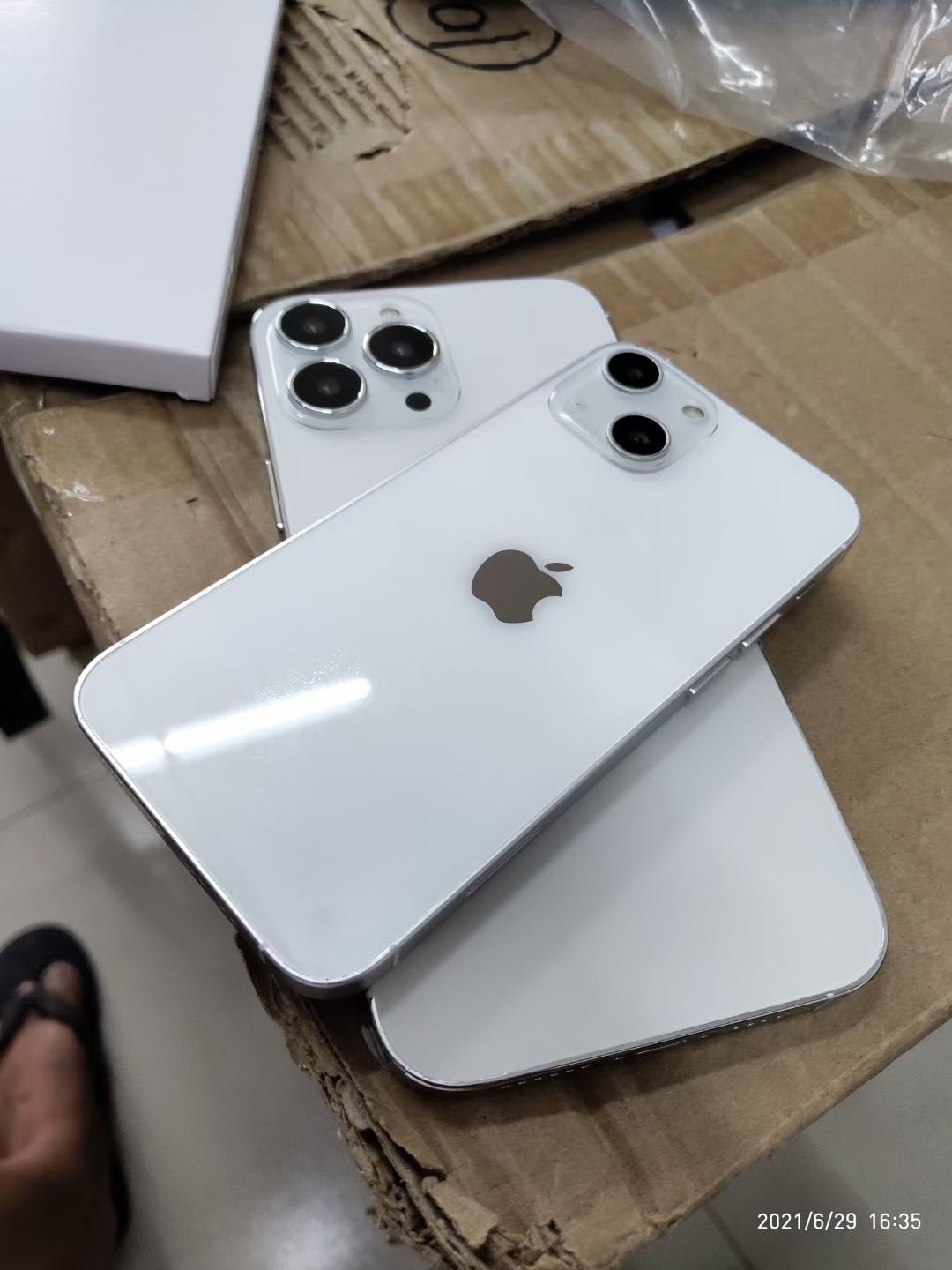 New &#039;iPhone 13&#039; Dummy Models Corroborate Rumored Design [Images]