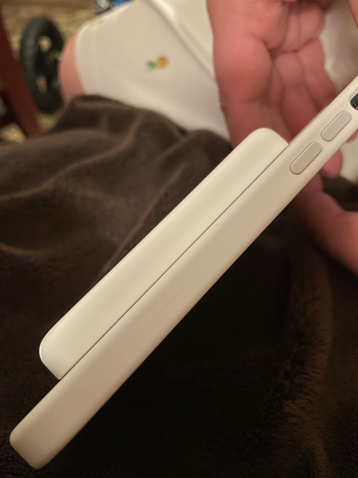 Early Photos Reveal Thickness of Apple's New MagSafe Battery Pack