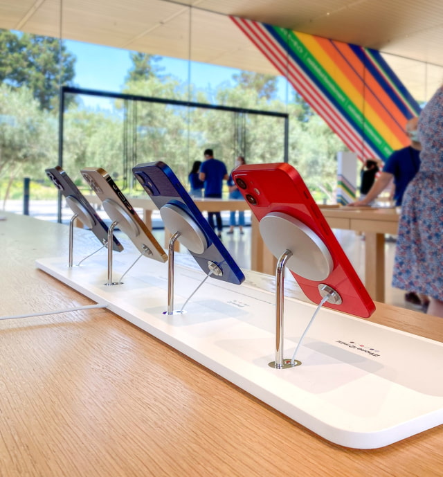 Check Out Apple&#039;s New MagSafe iPhone Display Stand for Retail Stores