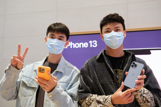 Apple Shares iPhone 13 Release Day Photos