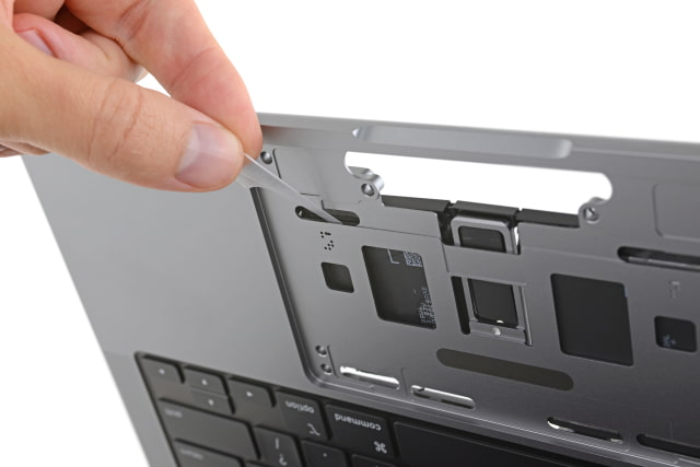 New MacBook Pro Has Battery Pull Tabs for Easier Replacement [Images]