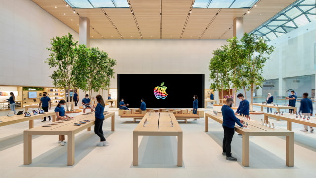 New Apple Yas Mall Store Opens in Abu Dhabi