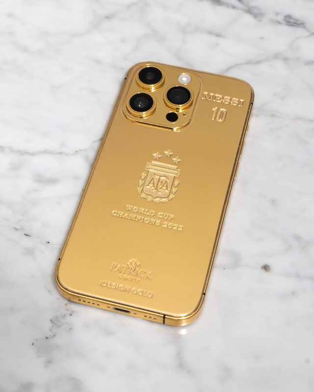 Lionel Messi Gifts 35 Gold iPhones to World Cup Winning Team Worth $211,000